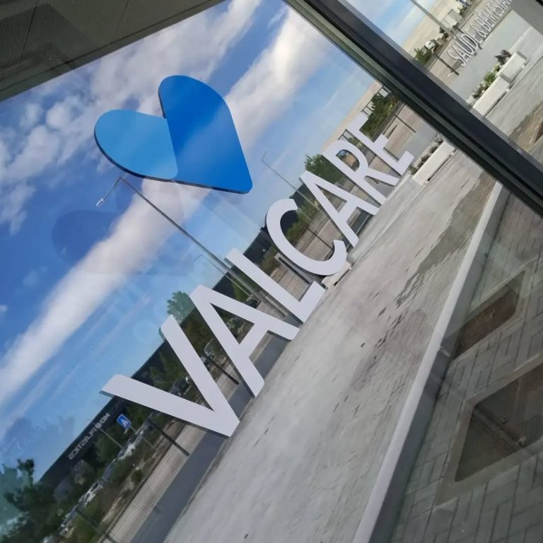 Instagram post from nos_somos_amarelo. This post is in position 1.