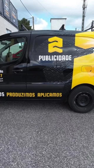 Instagram post from nos_somos_amarelo. This post is in position 1.